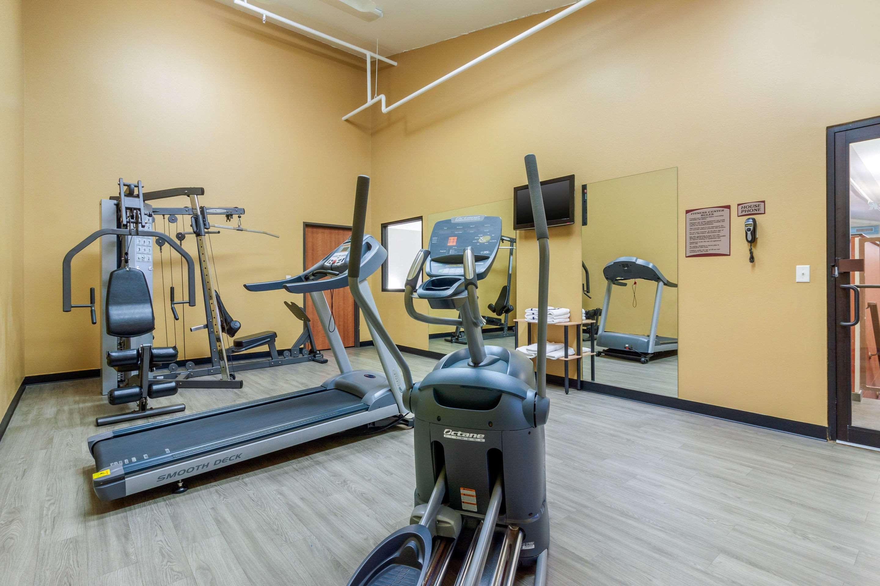 Comfort Inn & Suites Mitchell I-90 Bagian luar foto