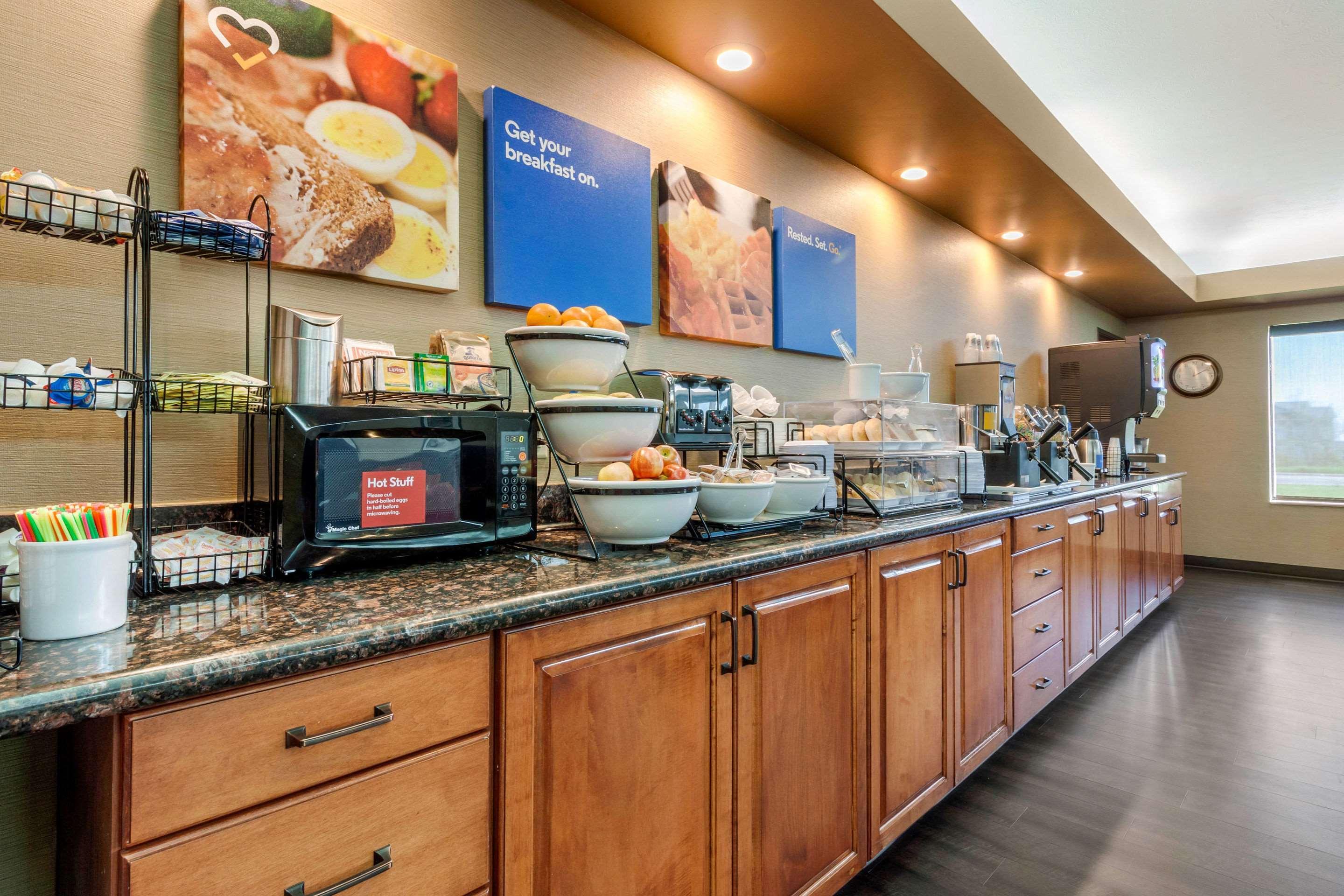 Comfort Inn & Suites Mitchell I-90 Bagian luar foto