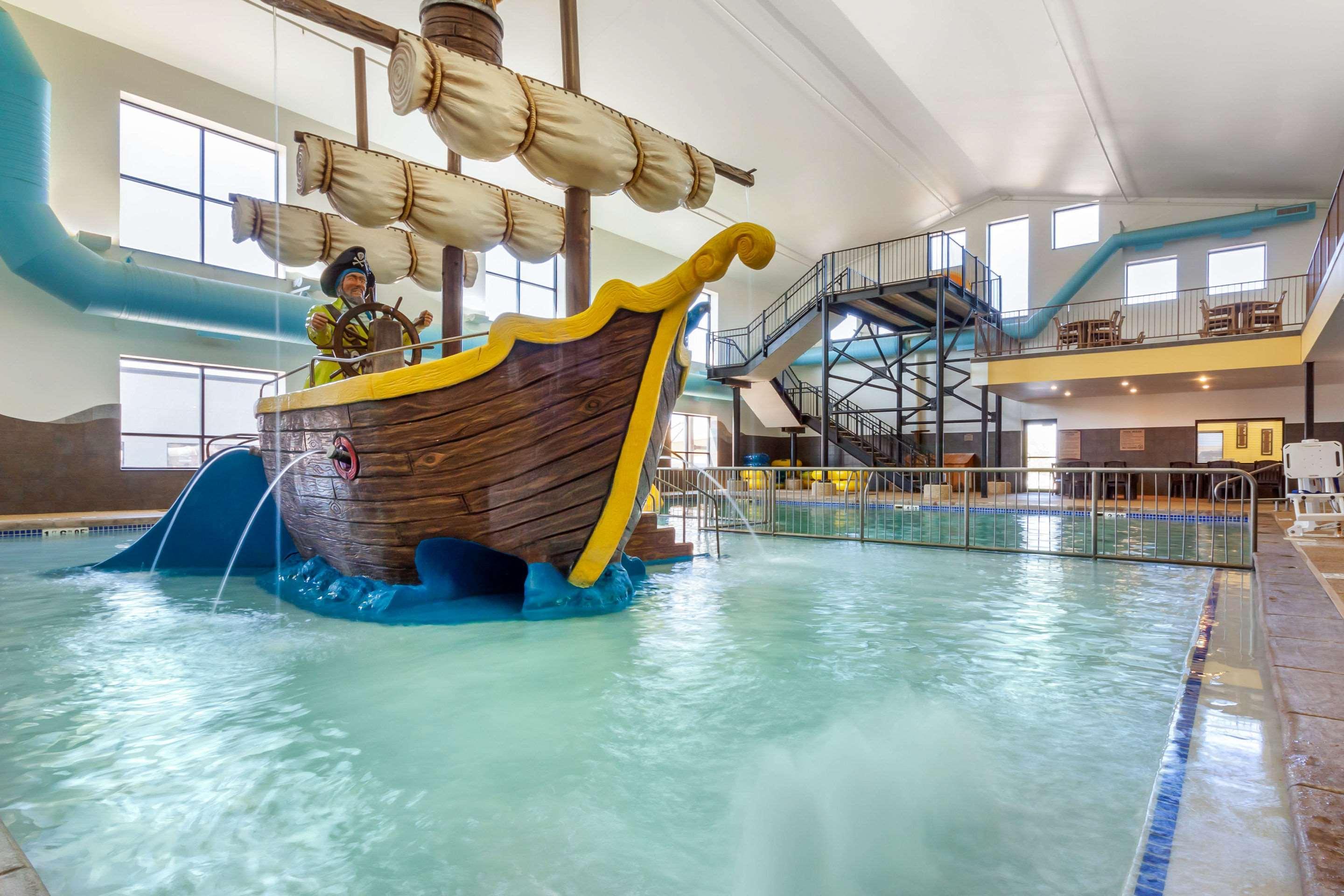 Comfort Inn & Suites Mitchell I-90 Bagian luar foto