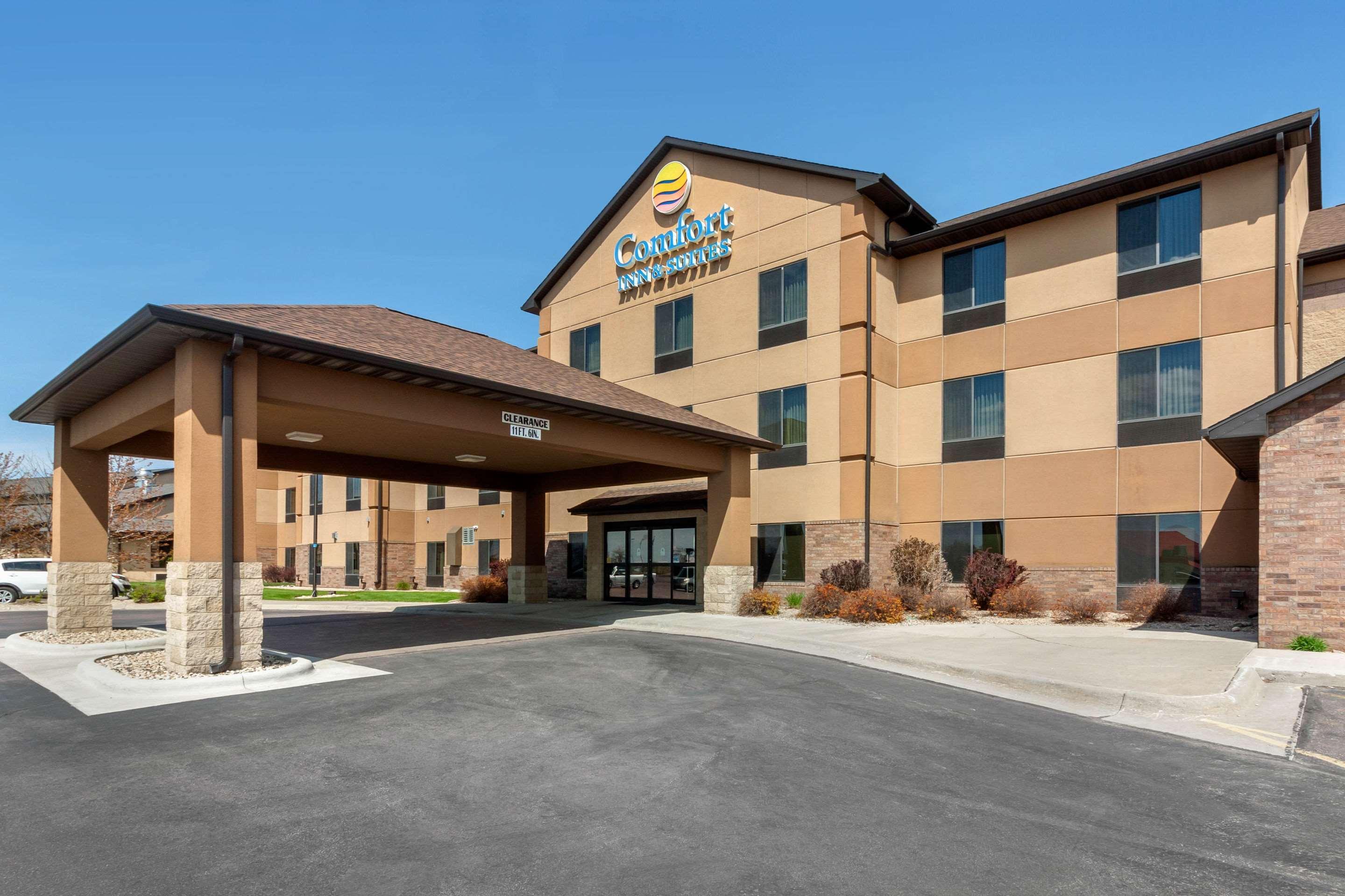 Comfort Inn & Suites Mitchell I-90 Bagian luar foto