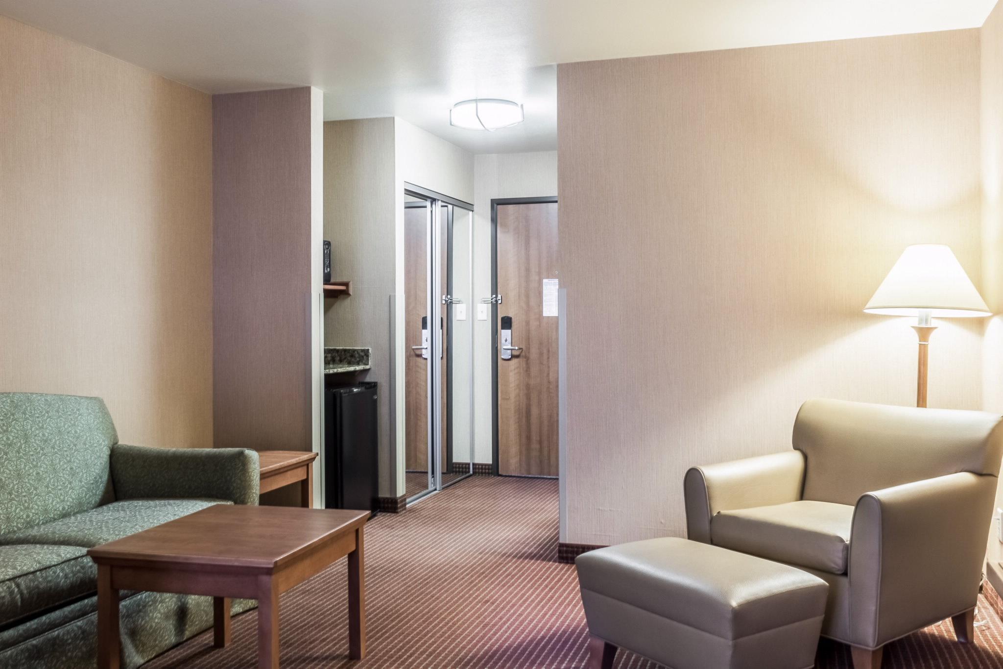 Comfort Inn & Suites Mitchell I-90 Bagian luar foto