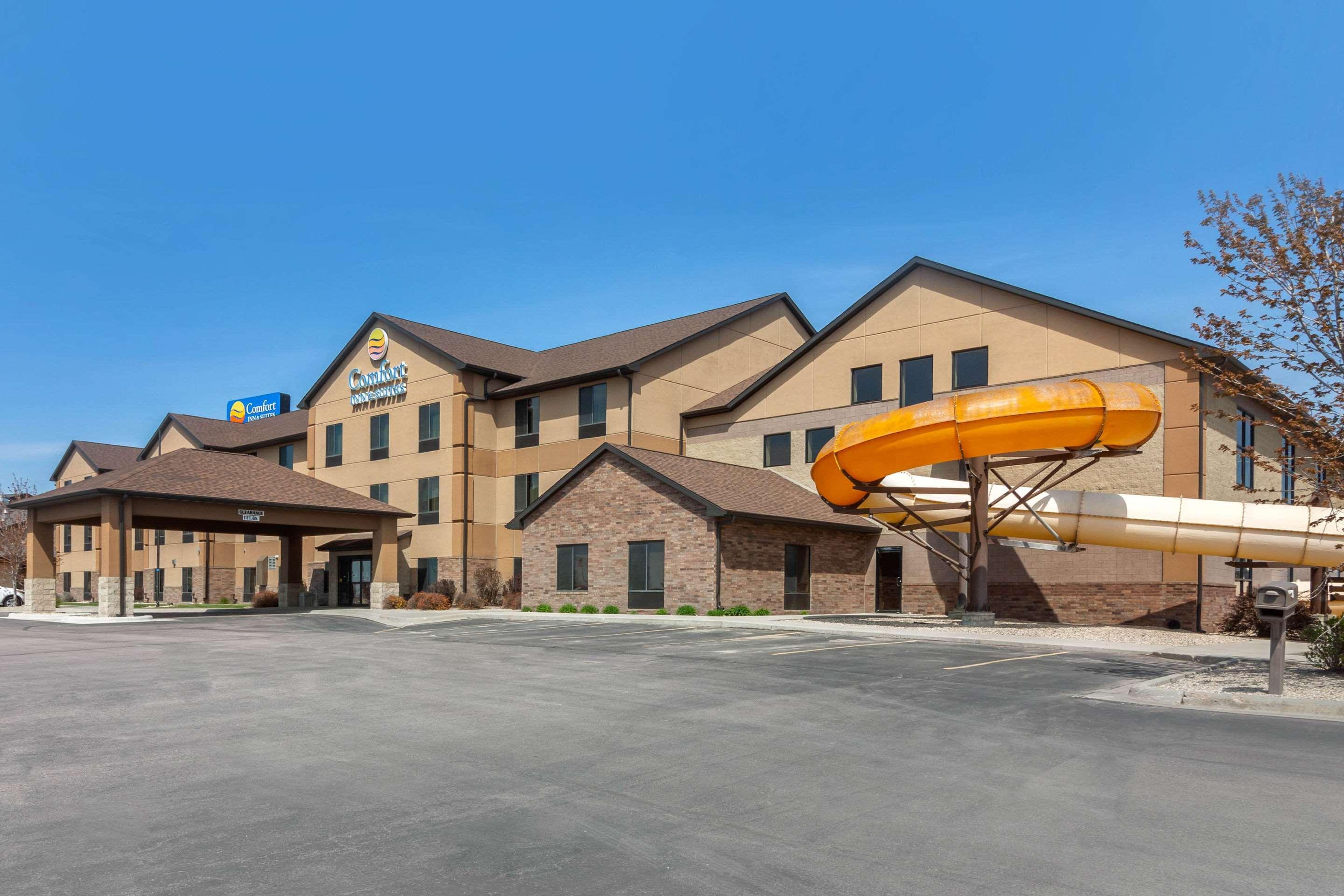 Comfort Inn & Suites Mitchell I-90 Bagian luar foto