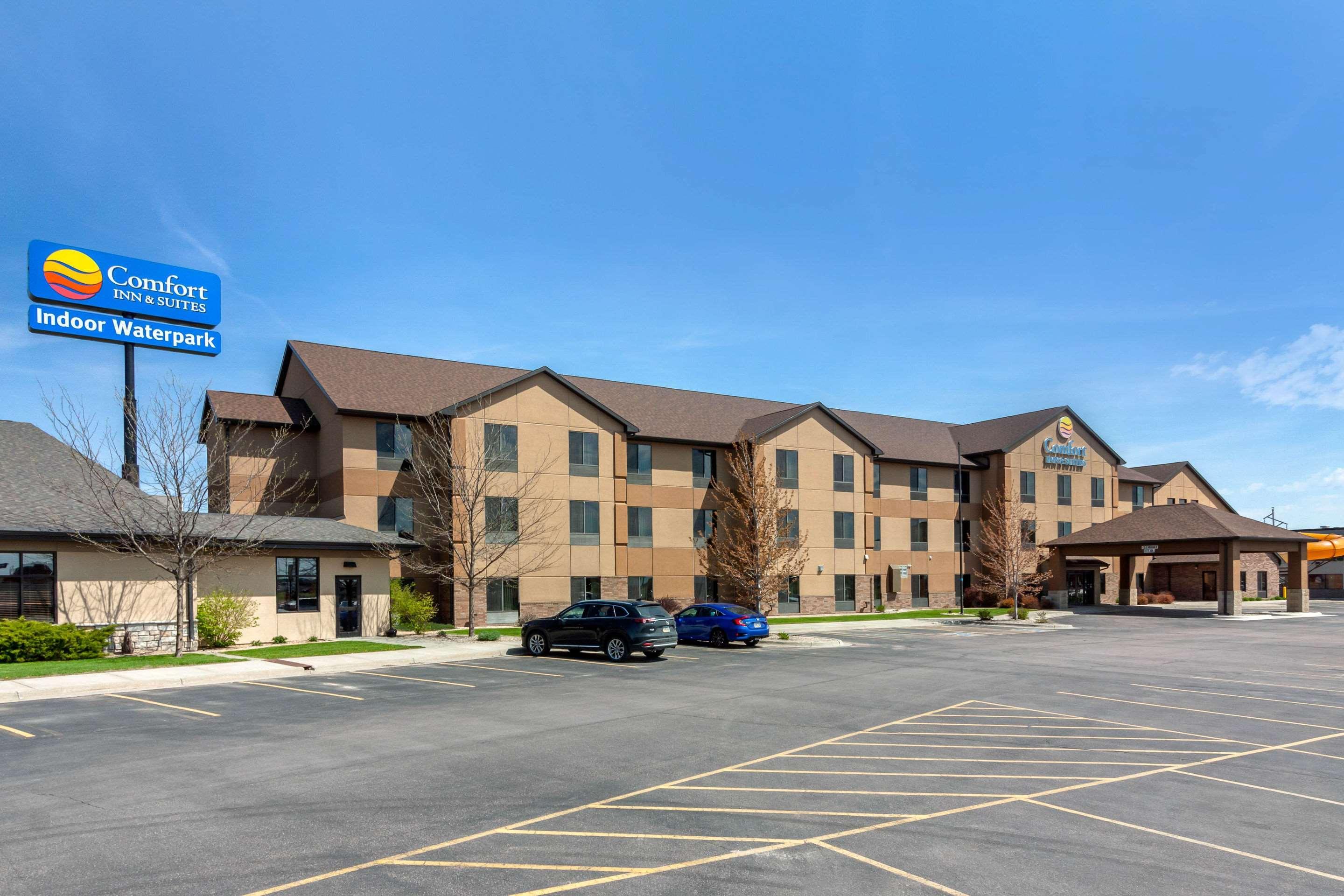 Comfort Inn & Suites Mitchell I-90 Bagian luar foto