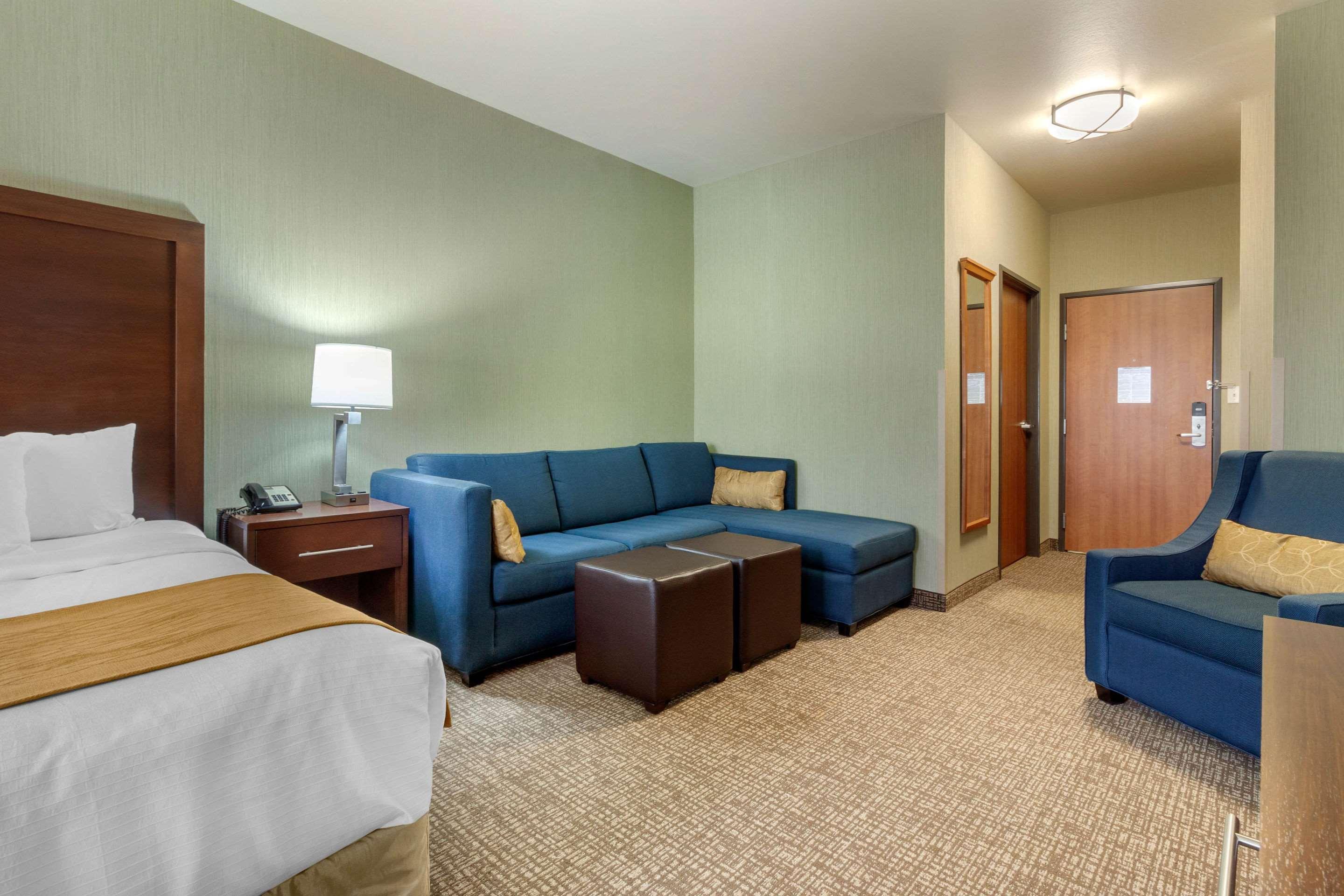 Comfort Inn & Suites Mitchell I-90 Bagian luar foto