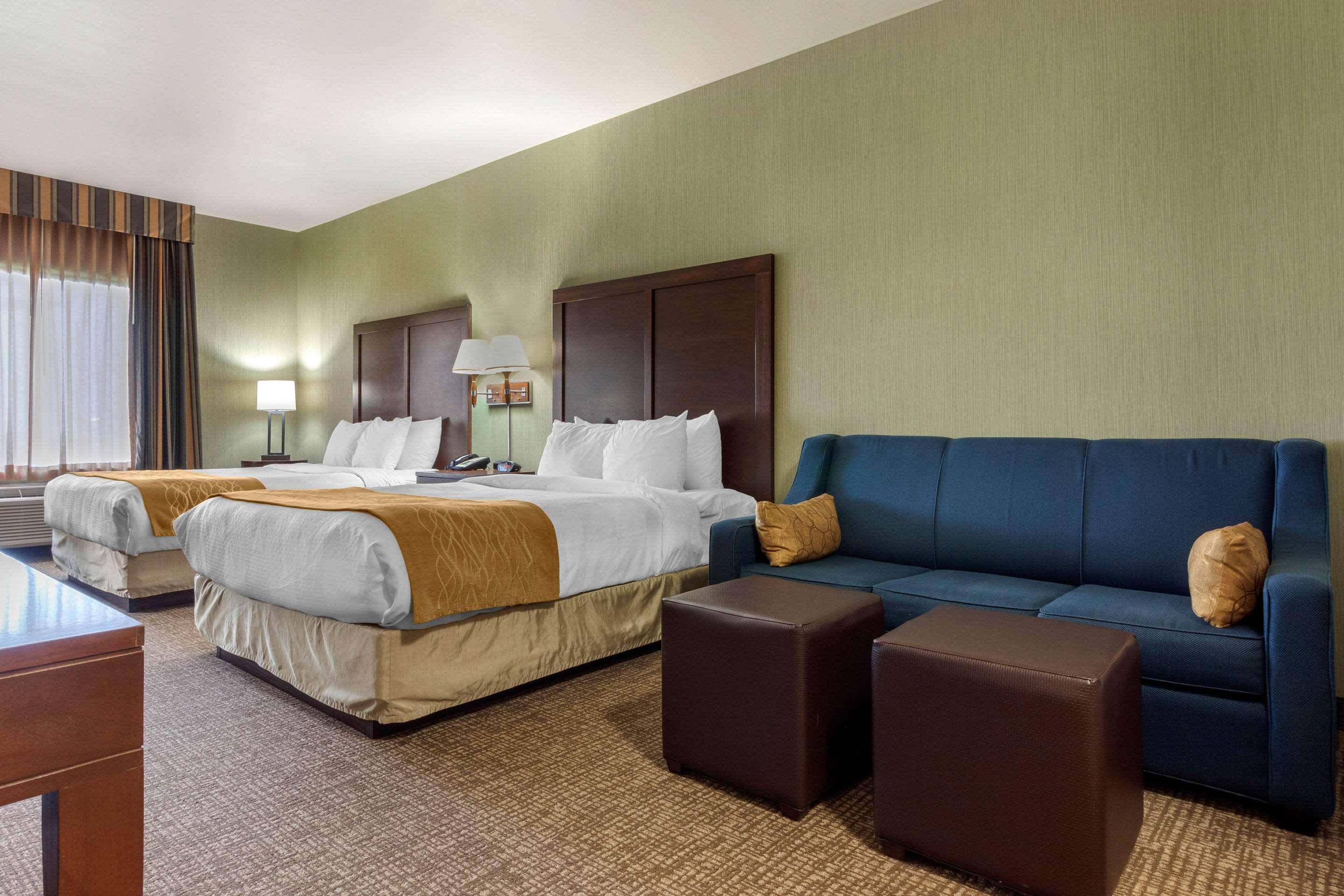 Comfort Inn & Suites Mitchell I-90 Bagian luar foto