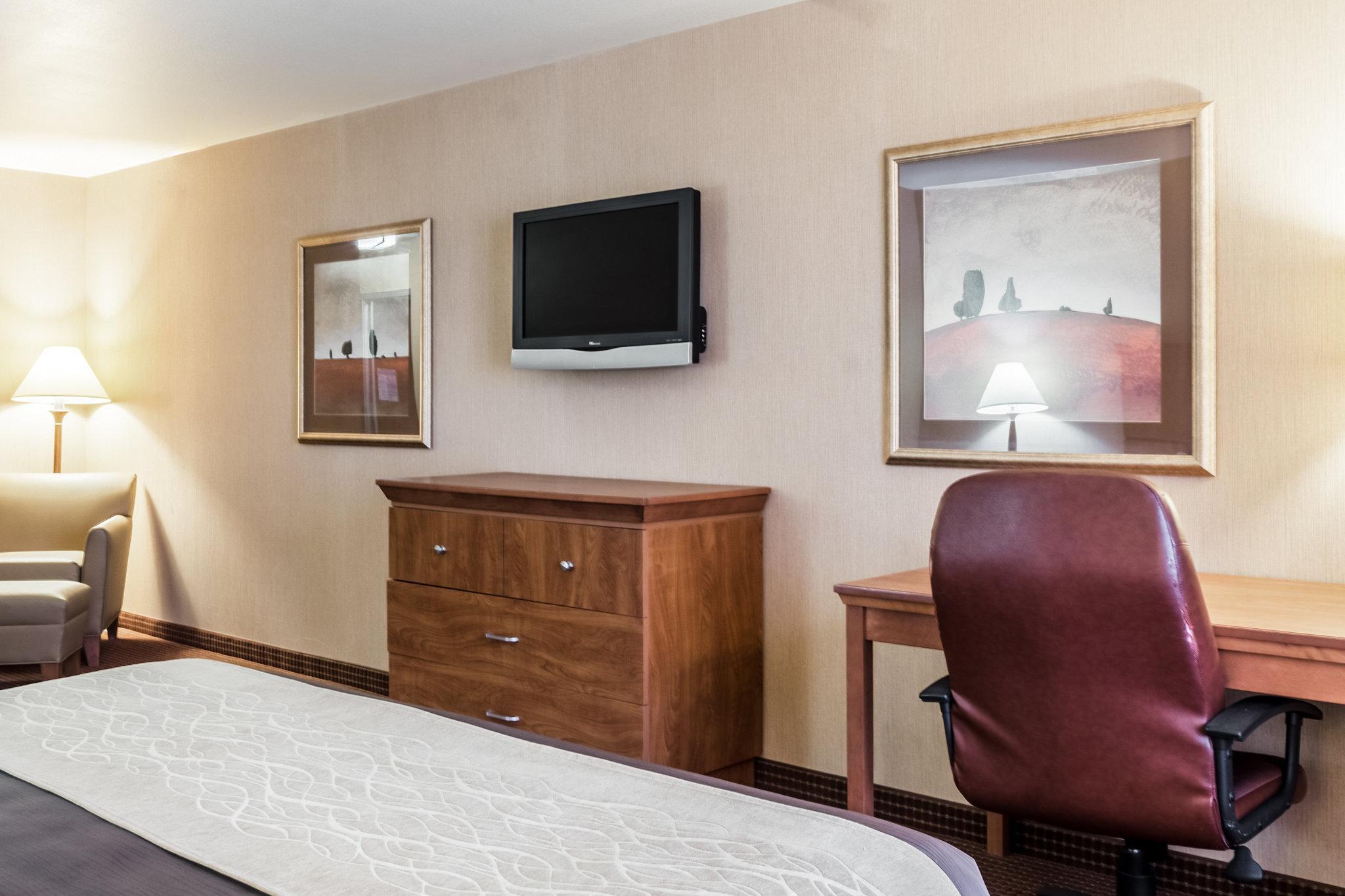Comfort Inn & Suites Mitchell I-90 Bagian luar foto