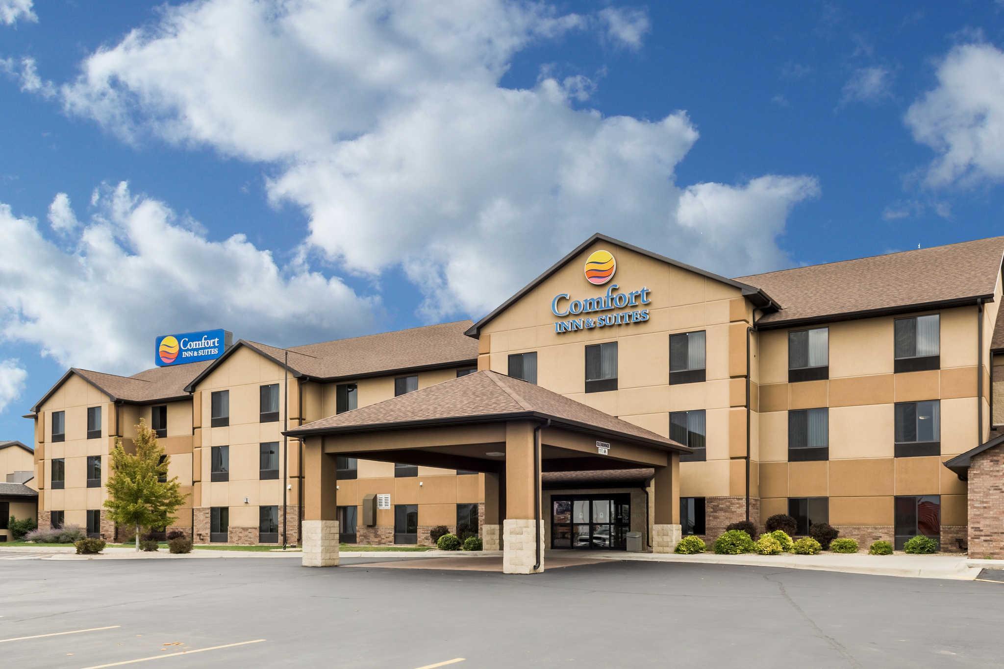 Comfort Inn & Suites Mitchell I-90 Bagian luar foto