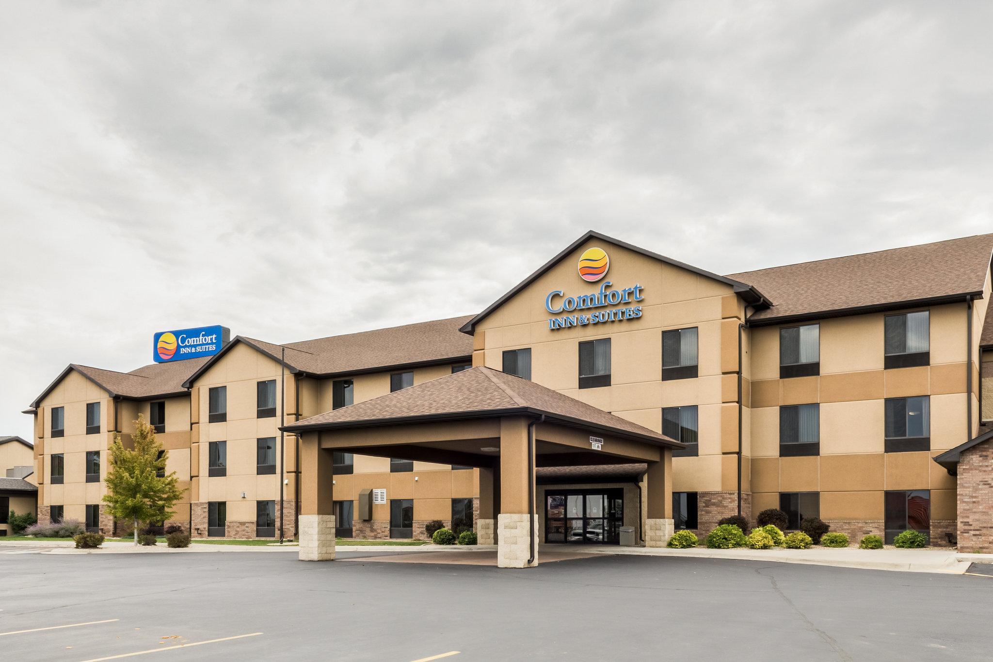 Comfort Inn & Suites Mitchell I-90 Bagian luar foto