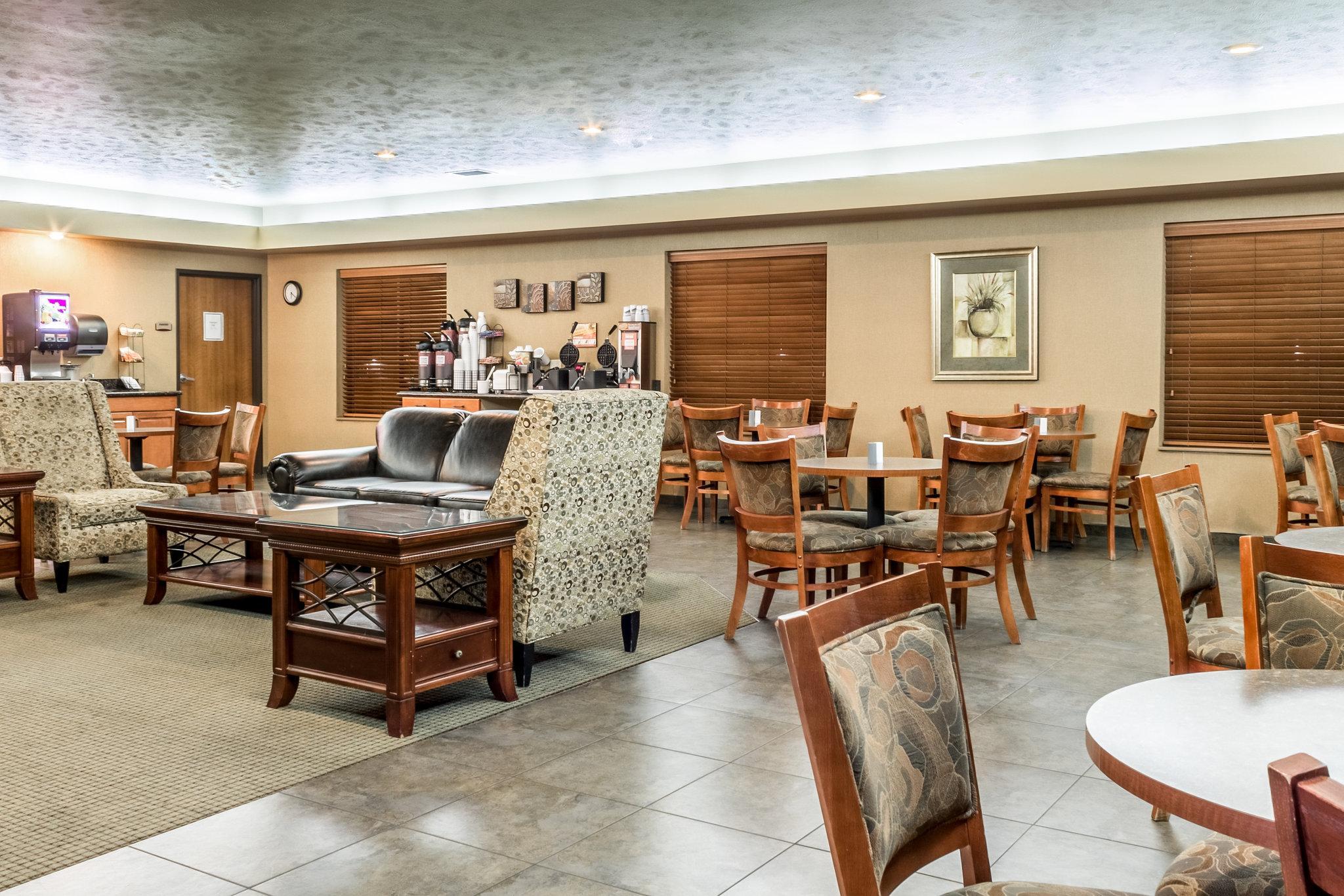Comfort Inn & Suites Mitchell I-90 Bagian luar foto