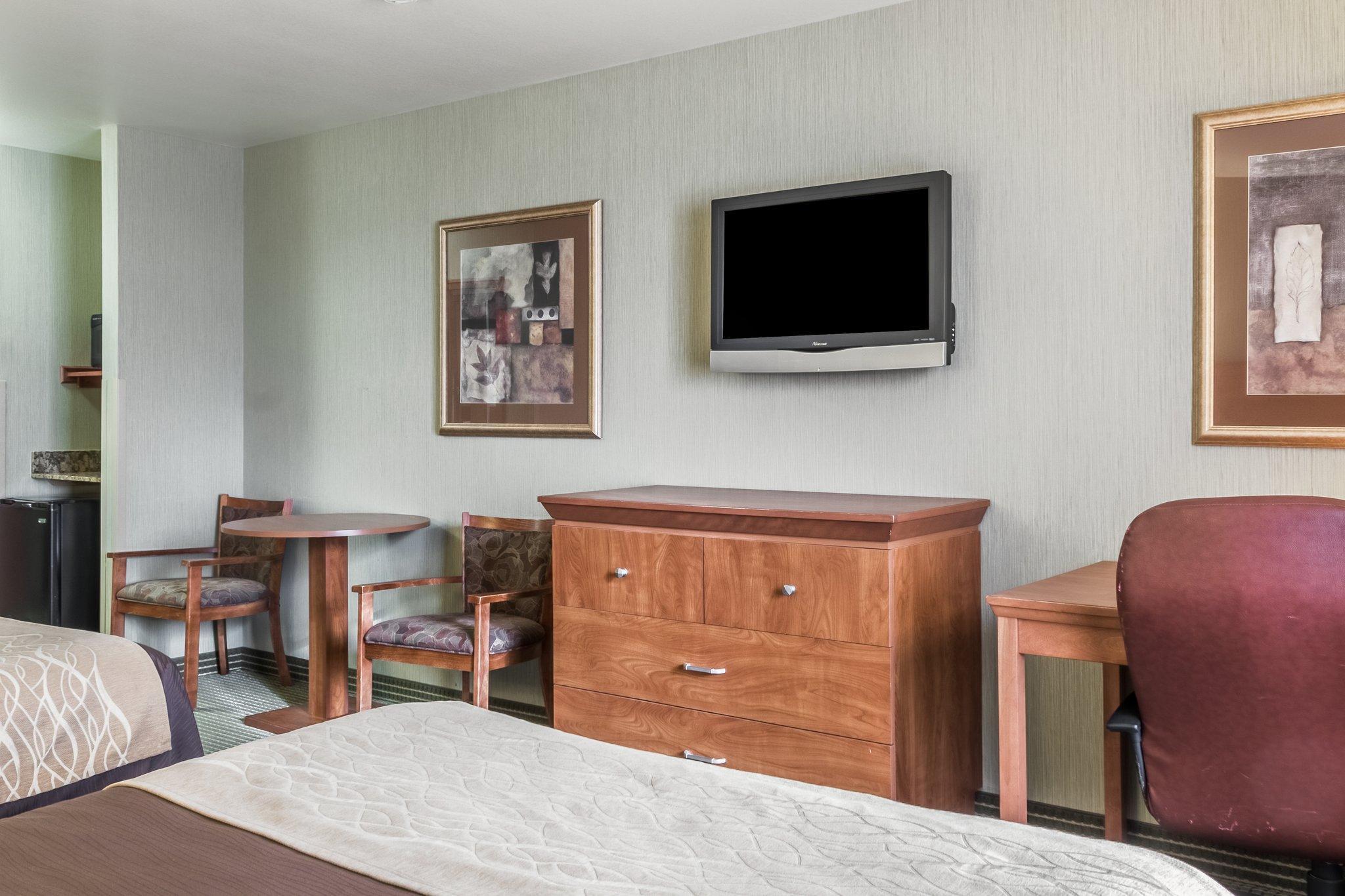 Comfort Inn & Suites Mitchell I-90 Bagian luar foto