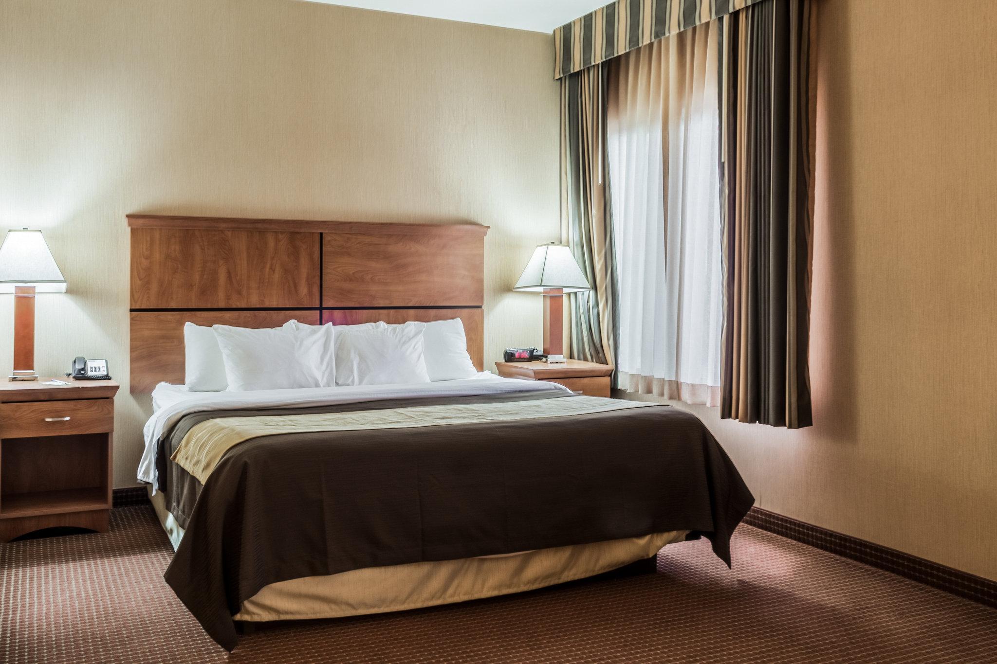 Comfort Inn & Suites Mitchell I-90 Bagian luar foto