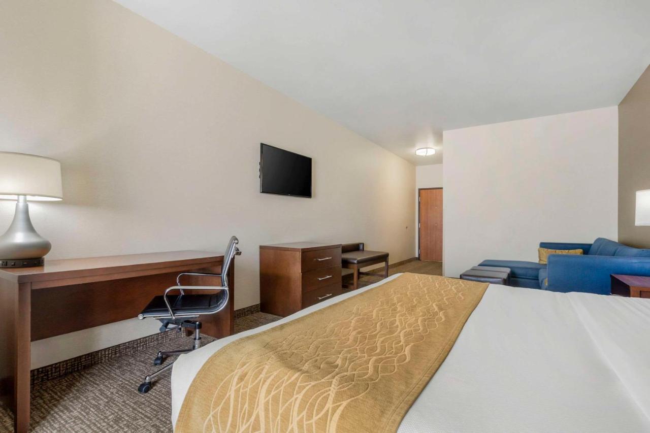 Comfort Inn & Suites Mitchell I-90 Bagian luar foto
