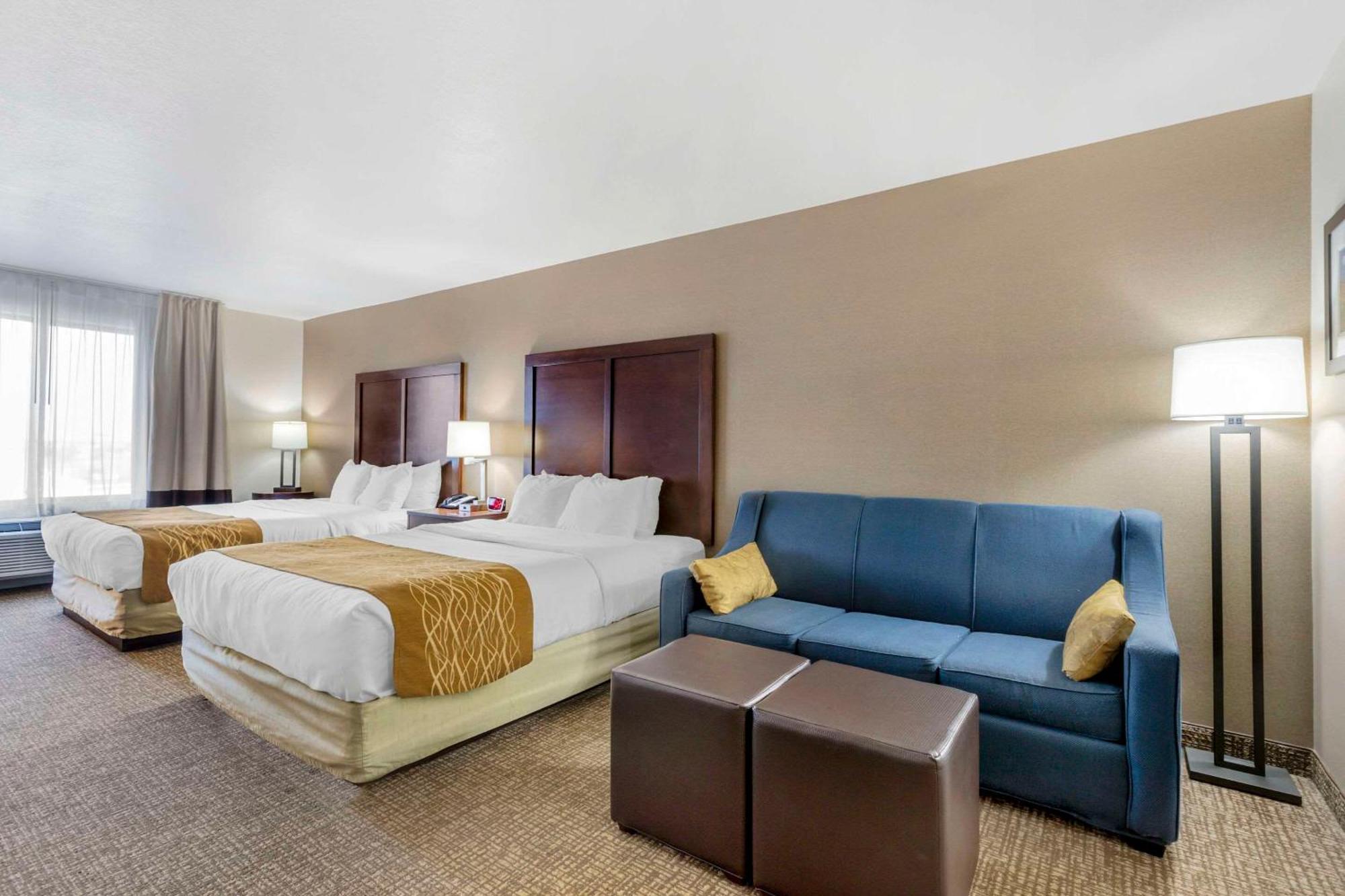 Comfort Inn & Suites Mitchell I-90 Bagian luar foto