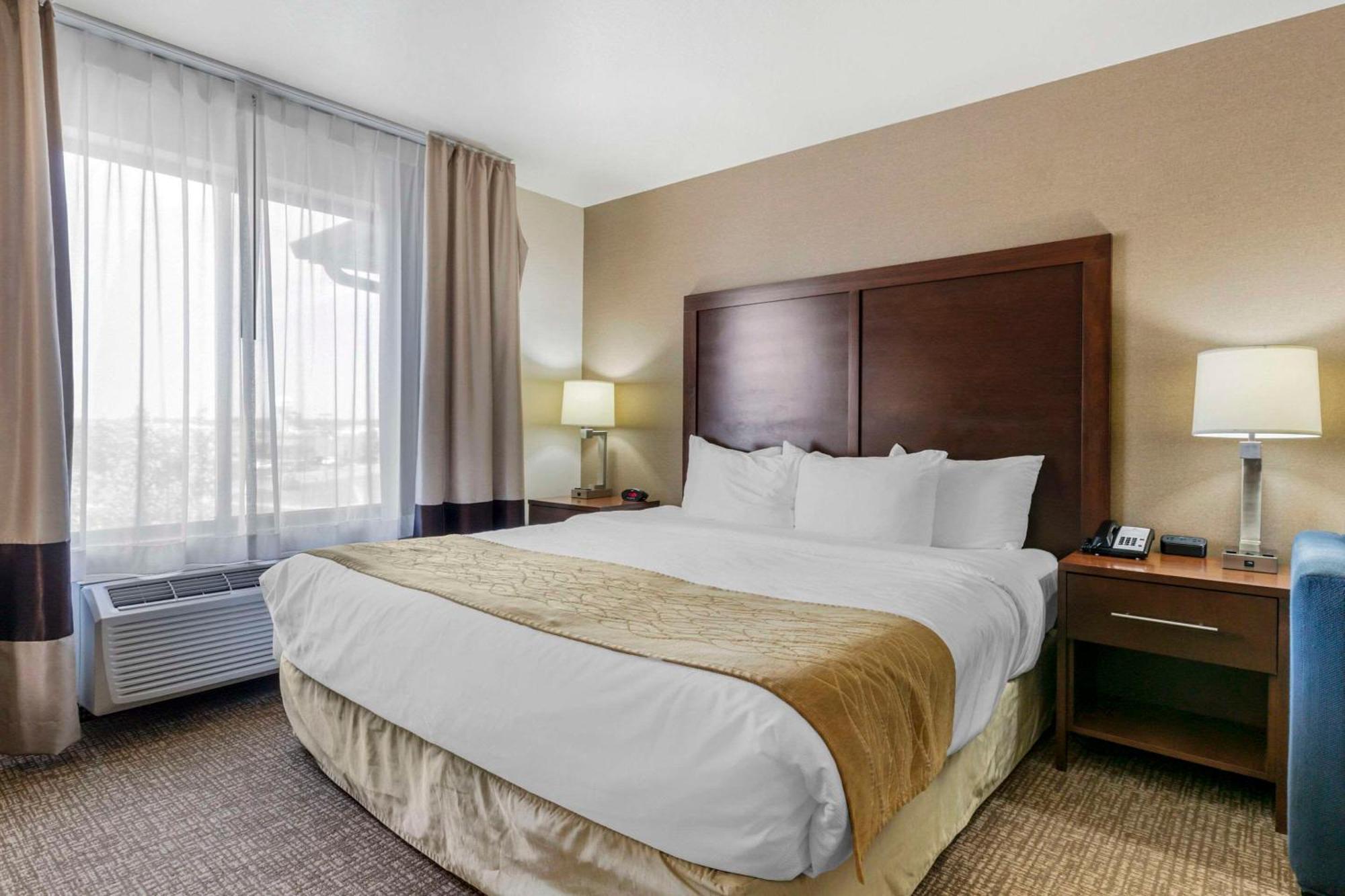 Comfort Inn & Suites Mitchell I-90 Bagian luar foto